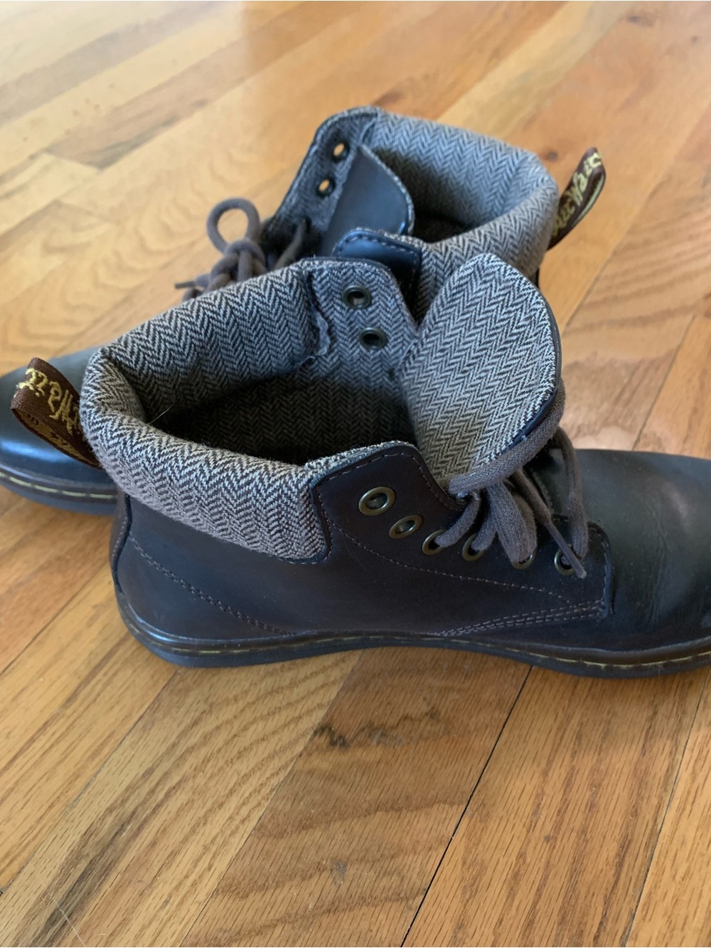 Dr. Martens Maelly Brown Air Wair Bouncing Soles Padded
Collar Boots US Size 7